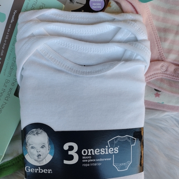 Lots of newborn burp clothes and one pieces - Picture 7 of 7